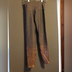Beyond Yoga copper ombre specks on gray leggings